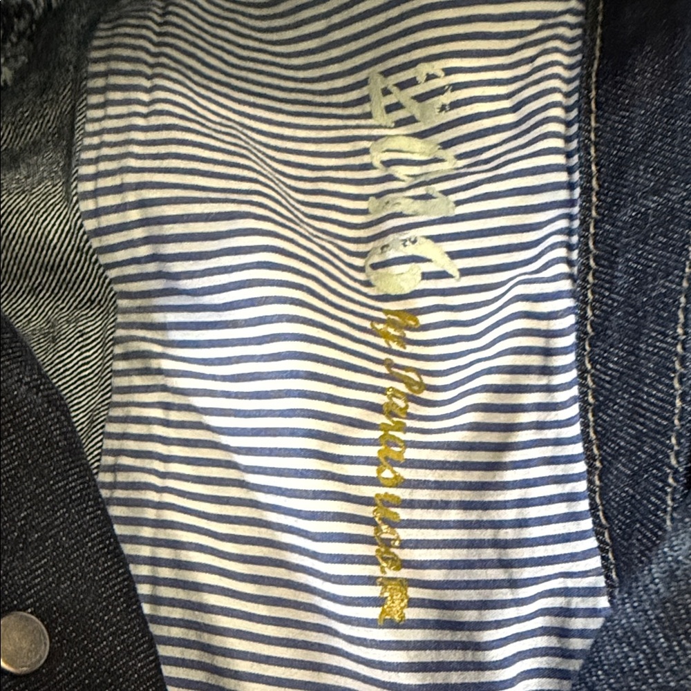 Stylish Blue Denim Jacket - Picture 3 of 9